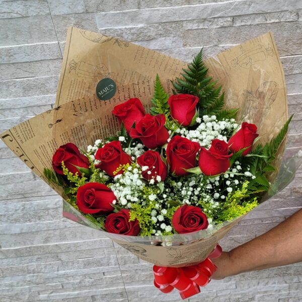 Buquê Clássico 12 rosas vermelhas