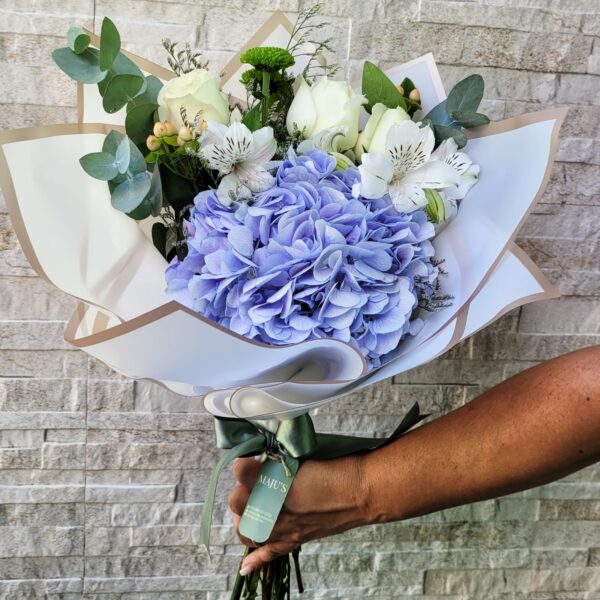 Buquê de Hortênsia com flores campestres